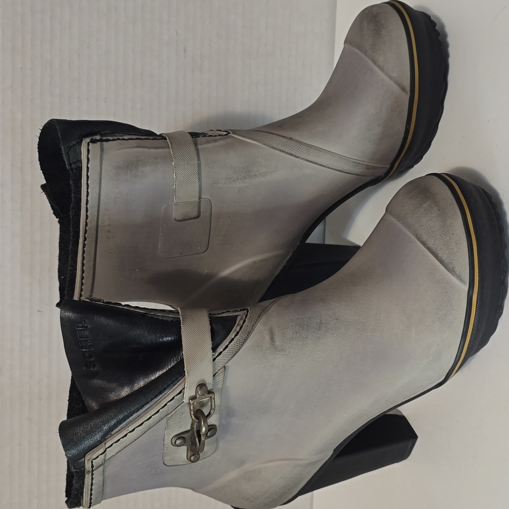 Sorel Women's 6.5 Medina Gray Blac Rubber 4" Heel Platform Waterproof Rain Boots
